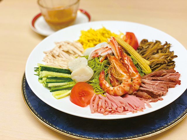 豪華海鮮が楽しめる見た目も華やかな特選五目冷麺など３種が登場「中国料理 桃林」今年も冷麺フェア開催中