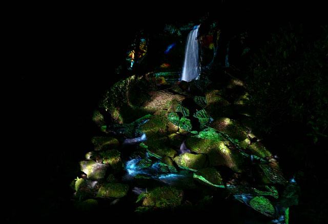 神秘的な夜を体験、シアターゼロが阿蘇で「滝を使ったプロジェクションマッピング」開催へ