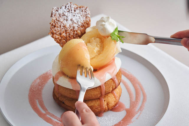 ビブリオテーク、岡山県より直送の“岡山白桃”を贅沢に使用した今が旬の「桃デザートフェア」開催へ