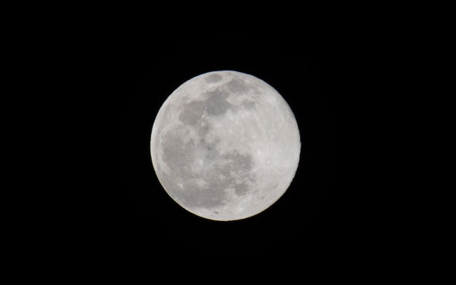 今週、今年見える満月のうちで最も大きな「スーパームーン」を見よう