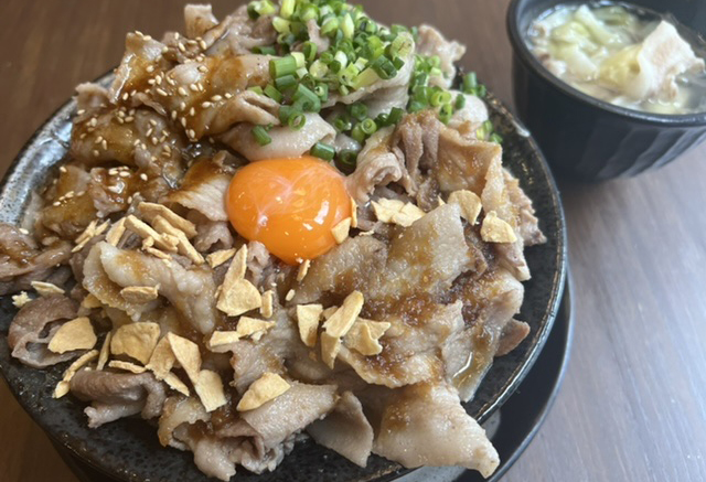 肉寿司ちょんまげ 警固本店「１ｋｇ豚丼」ランチタイムで２年ぶりの復活！