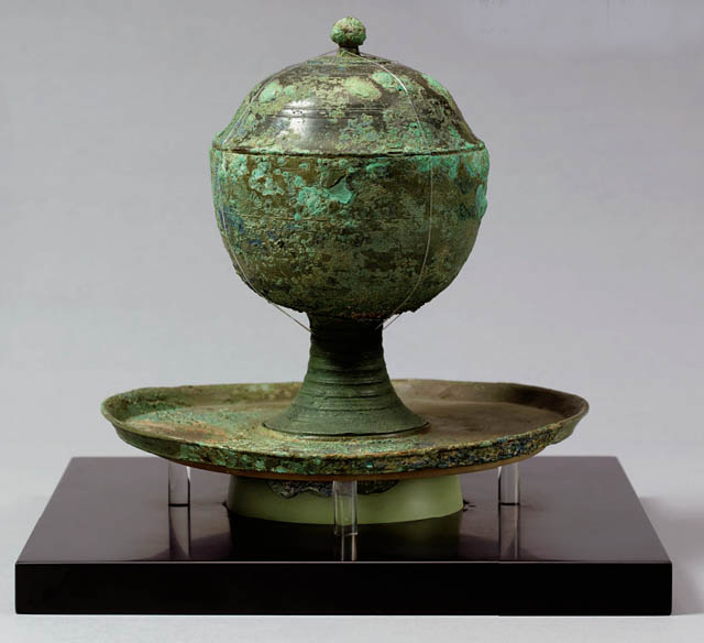 「国宝 蓋付銅鋺・銅盤残欠」　画像提供／九州国立博物館