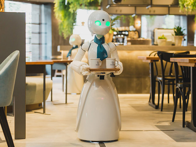 ロイヤルホールディングス、オリィ研究所と業務提携「分身ロボット」が活躍する次世代型カフェ・レストラン等の開発・運営で協業