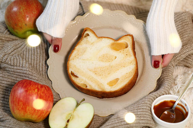 “ねこねこ”から12月限定商品「ねこねこ食パン キャラメルアップル発売へ