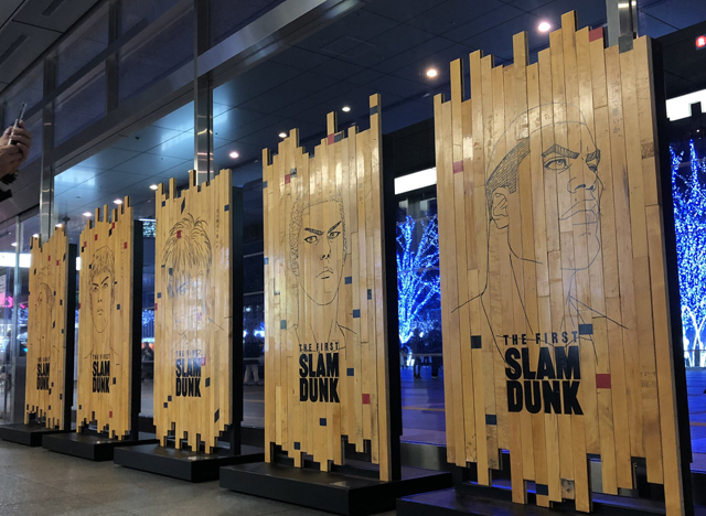 映画『THE FIRST SLAM DUNK』ビジュアルボードがJR博多シティに登場！