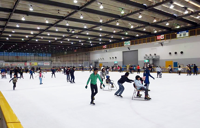 北九州唯一の国際規格スケートリンク「北九州アイススケートセンター」オープン！
