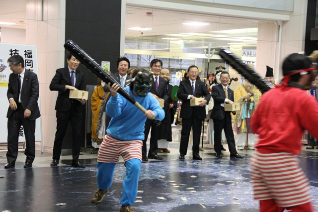 「東長寺節分大祭 」表敬訪問豆まき、福岡市役所で3年ぶりに開催！