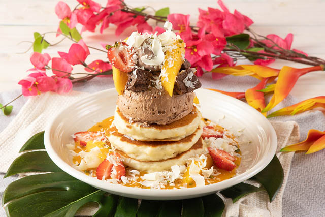 コナズ珈琲、3種のチョコレート×完熟マンゴーのトロピカルなバレンタインパンケーキ「ショコラ＆マンゴーパンケーキ」発売へ