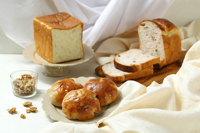 ハートブレッドアンティーク、吸水率86％の超高加水食パン「ふわもちくるみ食パン」発売
