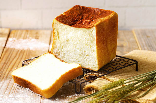 ハートブレッドアンティーク、吸水率86％の超高加水食パン「ふわもちくるみ食パン」発売