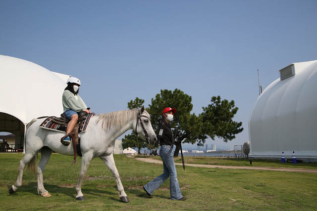 泊まれる公園 INN THE PARK 福岡 一周年記念、乗馬やカヤック、アスレチックをまとめて体験するツアー開催
