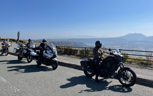 モトライドツアーズ、アテンダントが先導するオートバイによるガイドツアーを阿蘇・天草で実施へ