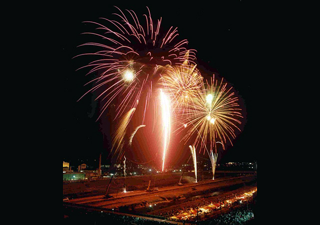 仕掛け花火の規模は西日本最大級、第99回遠賀川川開き「飯塚納涼花火大会」8月開催！