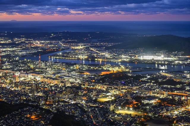 日本新三大夜景 第1位の街の新たな夜の楽しみ方、JAL特別ツアー「夜の北九州空港見学会」予約受付開始