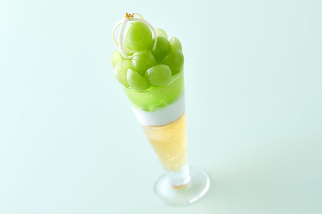 ホテルニューオータニ博多、大粒で上品な香りのシャインマスカットをたっぷりと使った「ご褒美パフェ」発売