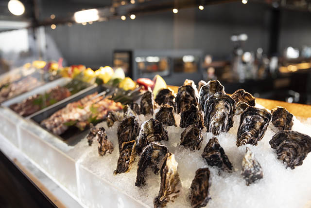 ザ・リッツ・カールトン福岡、博多湾で育てられた 福岡市が誇る牡蠣の新品種「唐泊恵比須かき」特別メニューとして提供開始