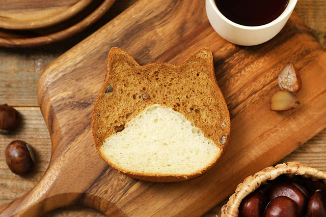 人気のはちわれ模様を表現した「ねこねこ食パン はちわれマロン」11月1日発売