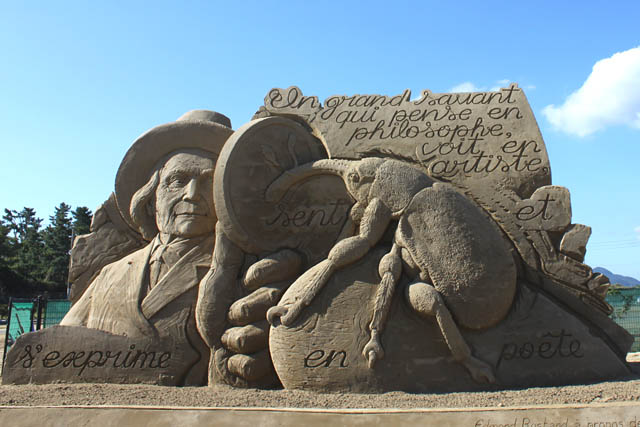 芦屋町、国内外のプロ彫刻家が作る砂の彫刻の芸術展示イベント「あしや砂像展2023」開催中