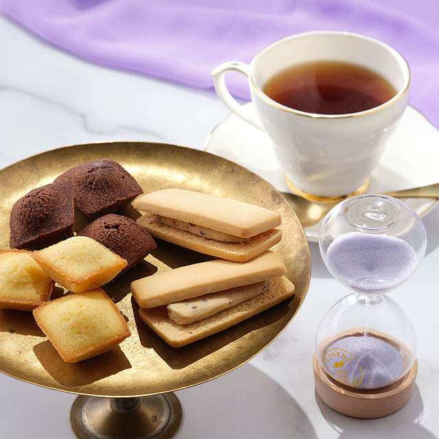 カルディコーヒーファームから2種類の紅茶やお菓子などが入った「紅茶バッグ」発売へ