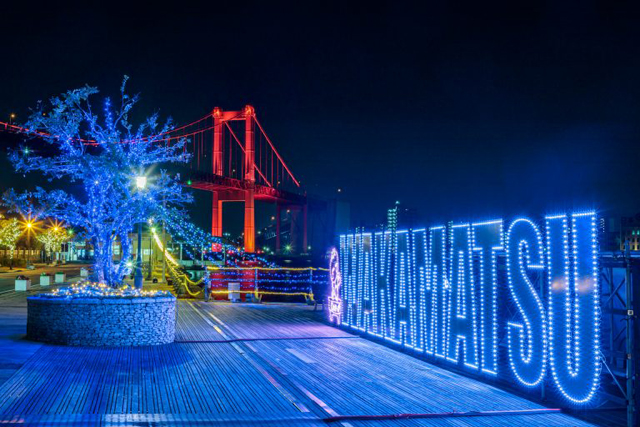 若戸大橋のライトアップを背景に美しいイルミネーション『若松イルミネーション』開催！