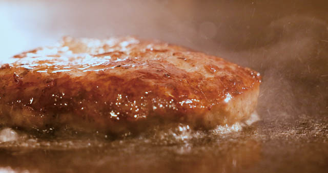 フレッシュネス冬の定番「神戸牛バーガー」「神戸牛チーズバーガー」を今年も期間限定で登場