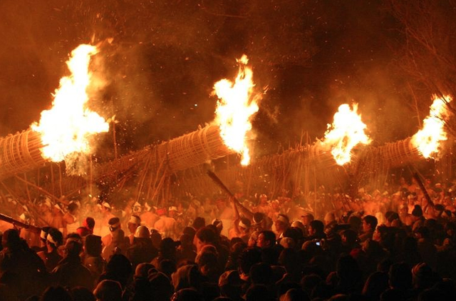 1600年余りの伝統、日本三大火祭りの一つ「大善寺玉垂宮の鬼夜」1月7日開催