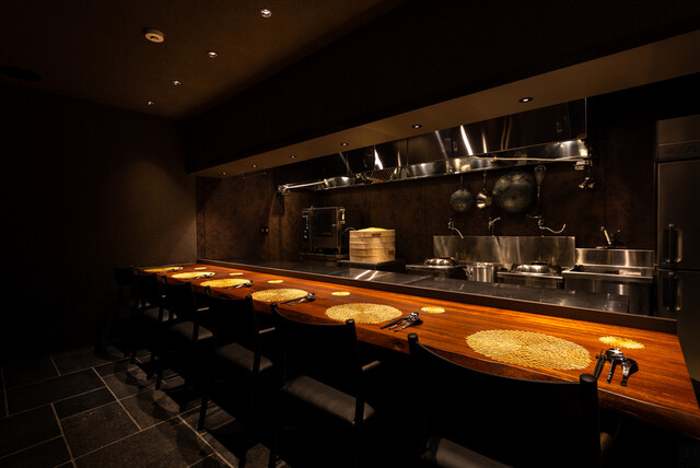 元ホテル中華の料理長が作る特別な料理をライブ感覚で味わえる空間「上海厨房 龍虎」オープン