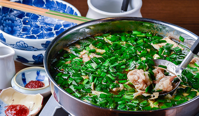 こだわり抜かれた水炊きともつ鍋を堪能「水炊き もつ鍋 博多廊 西中洲」オープン！