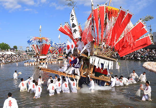 JR九州 – 田川市「川渡り神幸祭」を見学するツアー販売開始 – 昨年は約25万人が詰めかけた福岡の五大まつりの一つ