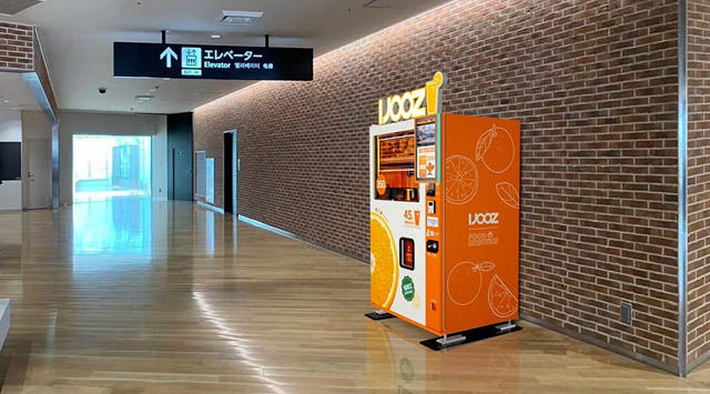 生搾りオレンジジュース自販機「IJOOZ」福岡空港国内線旅客ターミナルビルに登場