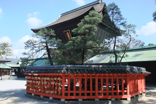 静かで落ちついた空間で心を浄化するひと時、日本三大八幡 筥崎宮で四季を活ける「池坊いけ花」講座開催