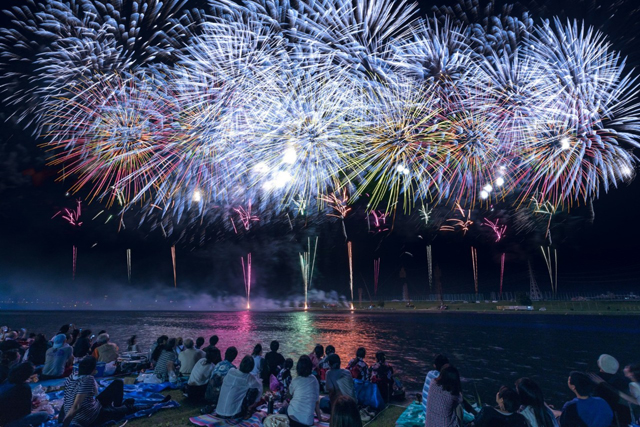 350年以上の歴史をもつ西日本最大級の花火大会「第365回 筑後川花火大会（約15,000発）」開催！