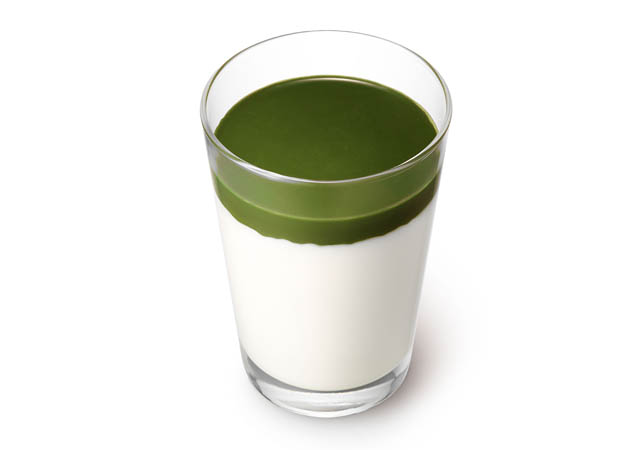 モスバーガー、出雲市産の抹茶を使用した濃厚な抹茶を楽しめるシェイク「まぜるシェイク 出雲（いずも）の抹茶」定番商品として新登場