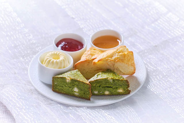 ザ ストリングス 博多 - いちごをふんだんに使用したスイーツ＆濃厚な抹茶のモンブランと抹茶マカロンのスペシャルデザート「初夏のいちご尽くしアフタヌーンティー」登場