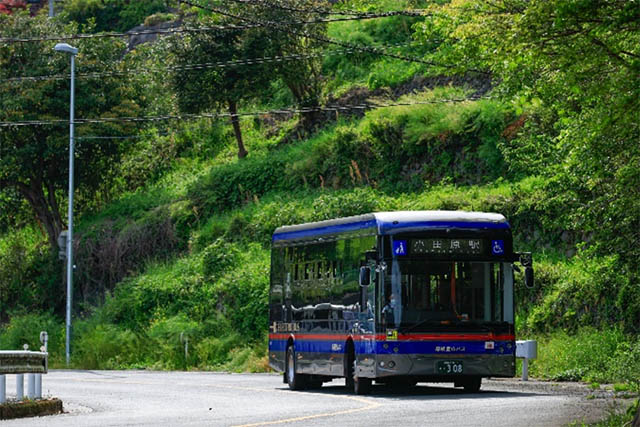 北九州市 EVモーターズ・ジャパン - 箱根登山バスへへ大型路線EVバスを2台を納車