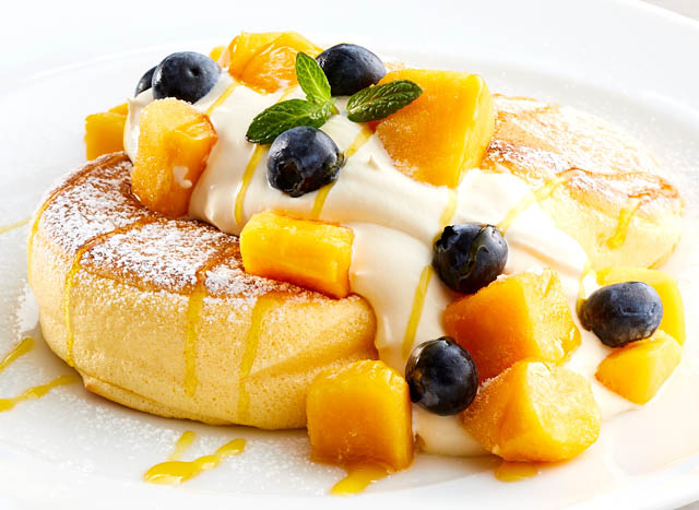 並木街珈琲 博多の森店 - 爽やかでフレッシュな野菜たっぷりメニューと旬のマンゴーをたっぷり使用したパンケーキが登場