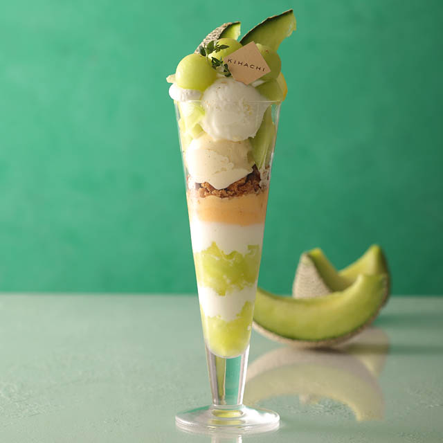 キハチ カフェ福岡三越 - 茨城県産メロン イバラキングの贅沢パフェなど楽しめる「メロンスイーツフェア」開催