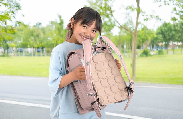 大川市 タンスのゲン - 昨夏２万枚の大ヒット「リュック用冷感パッド」に新モデル登場、装着ラクラク＆しっかり冷却