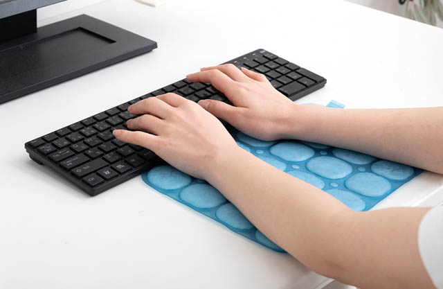 大川市 タンスのゲン - 昨夏２万枚の大ヒット「リュック用冷感パッド」に新モデル登場、装着ラクラク＆しっかり冷却