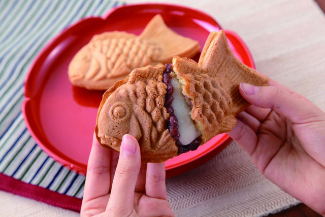 伊勢に伝わる冷めても固くならないお餅が入った薄皮たい焼き「お伊勢たい焼き」博多に期間限定で登場！