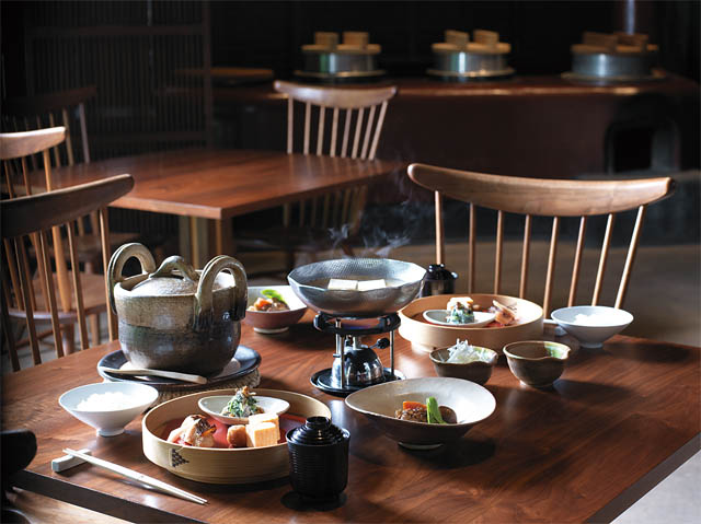 西日本最大級の圧巻の茅葺き、御料理 茅乃舎 リニューアル グランドオープン