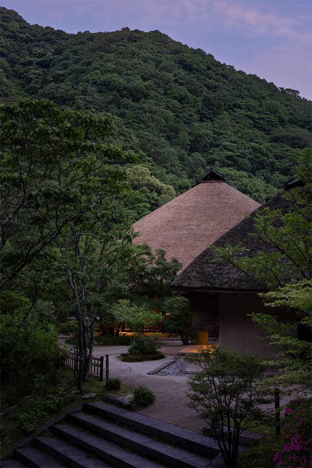 西日本最大級の圧巻の茅葺き、御料理 茅乃舎 リニューアル グランドオープン