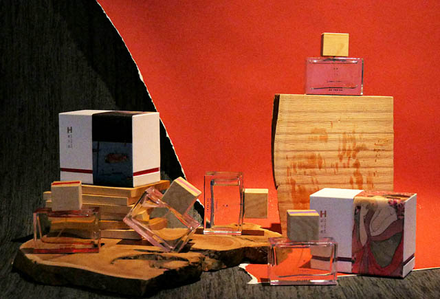 「動き出す浮世絵展 FUKUOKA」と香水ブランド 破天荒がコラボレーション - 花火の香りなど空間にあわせた演出を展開