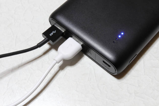 飛行機内での取り扱いが変更「モバイルバッテリーを収納棚に入れないで」