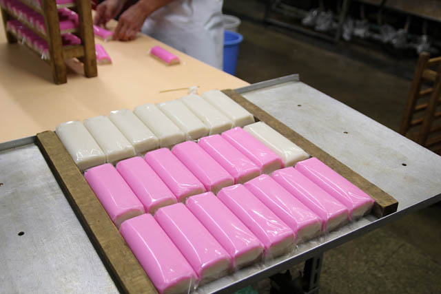 創業120年、歴史ある「魚嘉かまぼこ」を次世代へつなぐ。サワライズが地域の老舗かまぼこ店を事業承継