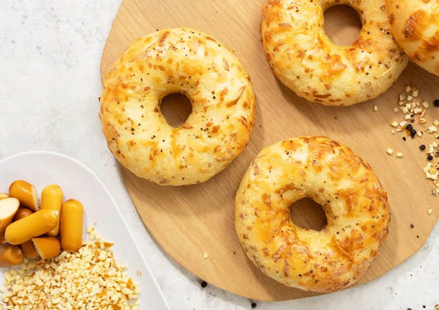 BAGEL & BAGEL - 夏に食べたくなるカレー風味のベーグルや、燻製チーズのベーグル、沖縄の黒糖を使用したベーグルが季節限定登場