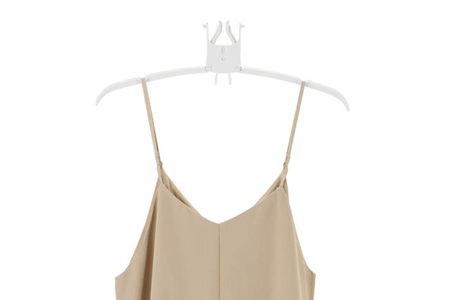 コメリ - 省スペースで干せて一度にまとめて取り込みできる「ワンタッチ取り込み 楽々8連ハンガー」デビュー