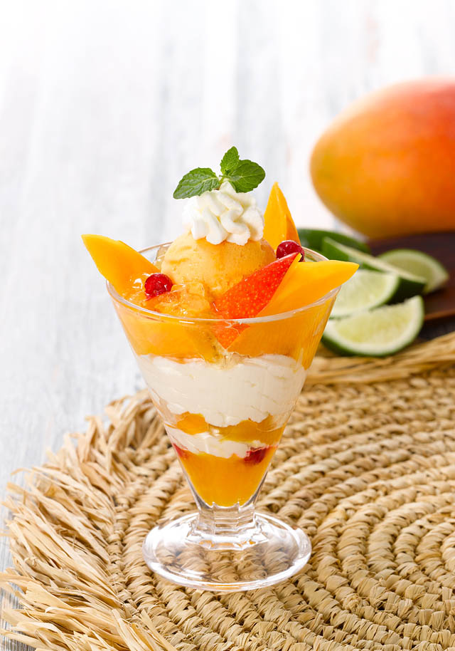 ロイヤルホスト - メキシコ産アップルマンゴーを使用した5種の「季節デザート」発売へ