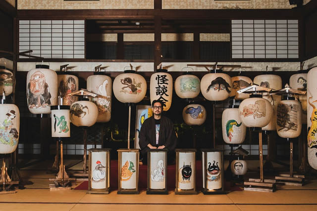 大小約50灯の八女提灯がワンビルに登場！妖怪やワンビルオリジナル提灯が出迎え