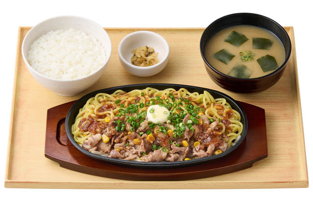 やよい軒 - 鉄板フェア 第3弾、酸味が効いたジャポネソースで味わう「牛バターちゃんぽん焼定食」発売へ